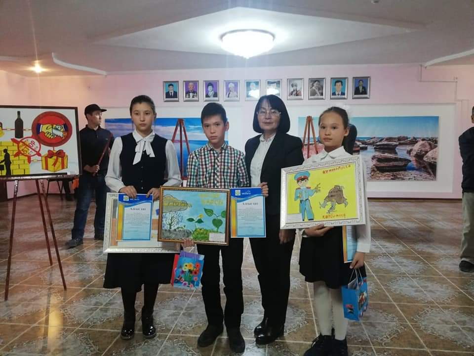 Quryqta jemqorlyqqa qarsy sýret baıqaýy ótti