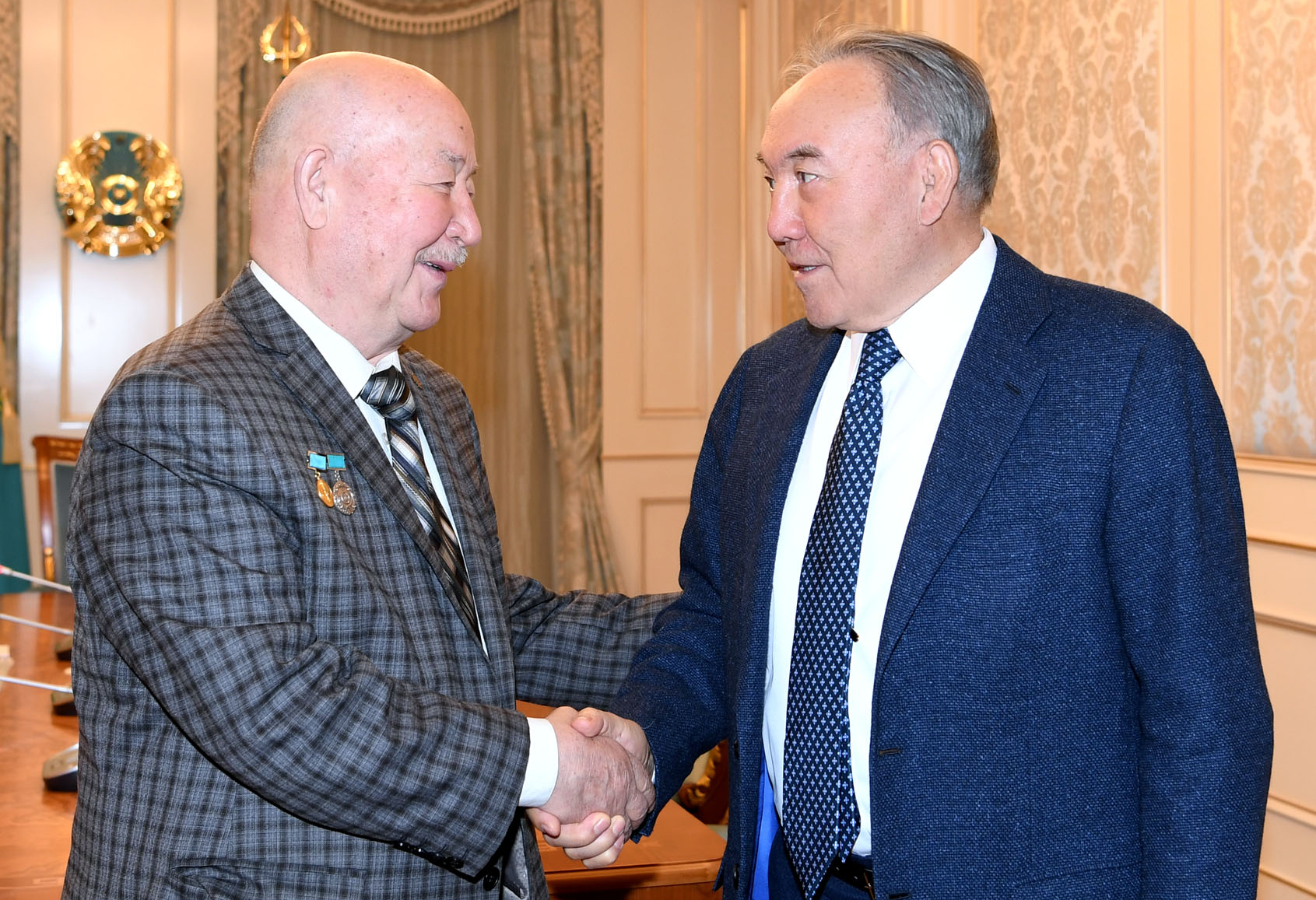 Nursultan Nazarbaev áıgili sýretshi Kámil Mýllashevti qabyldady