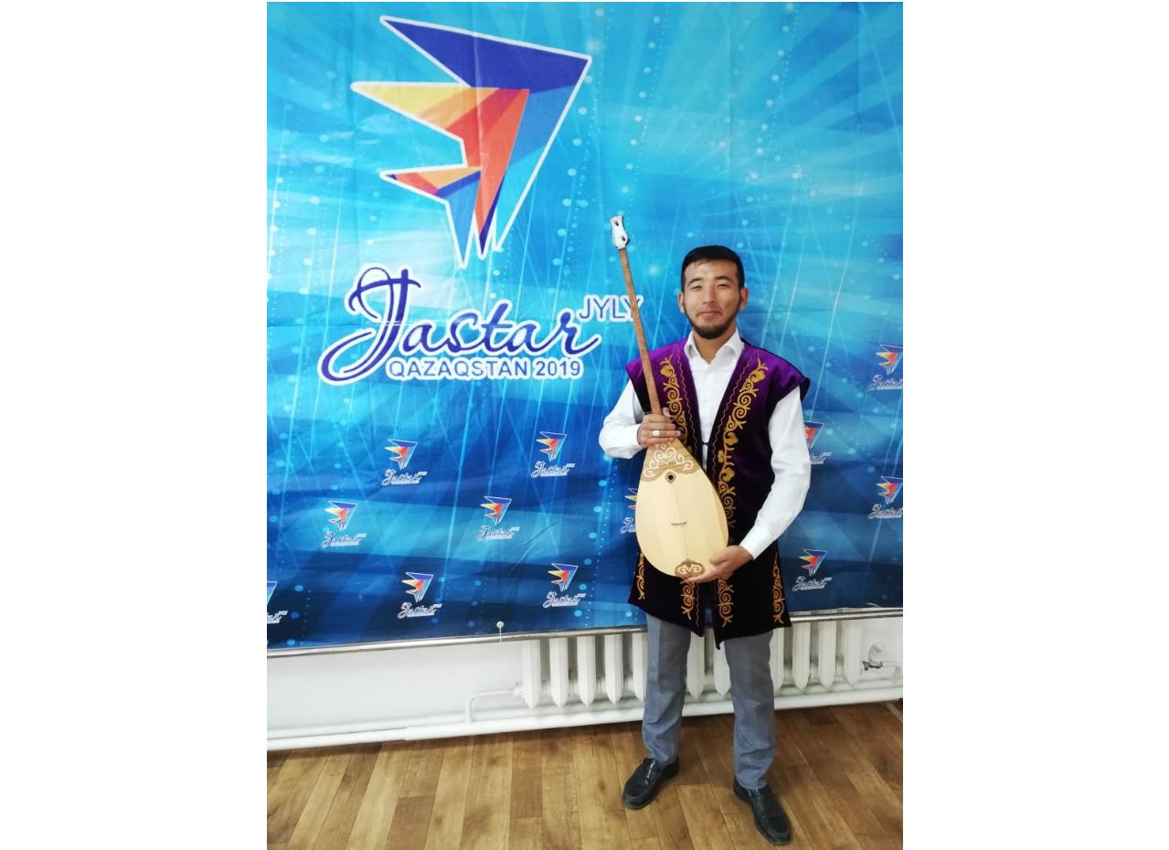 Dombyradan tegin dáris berip júr