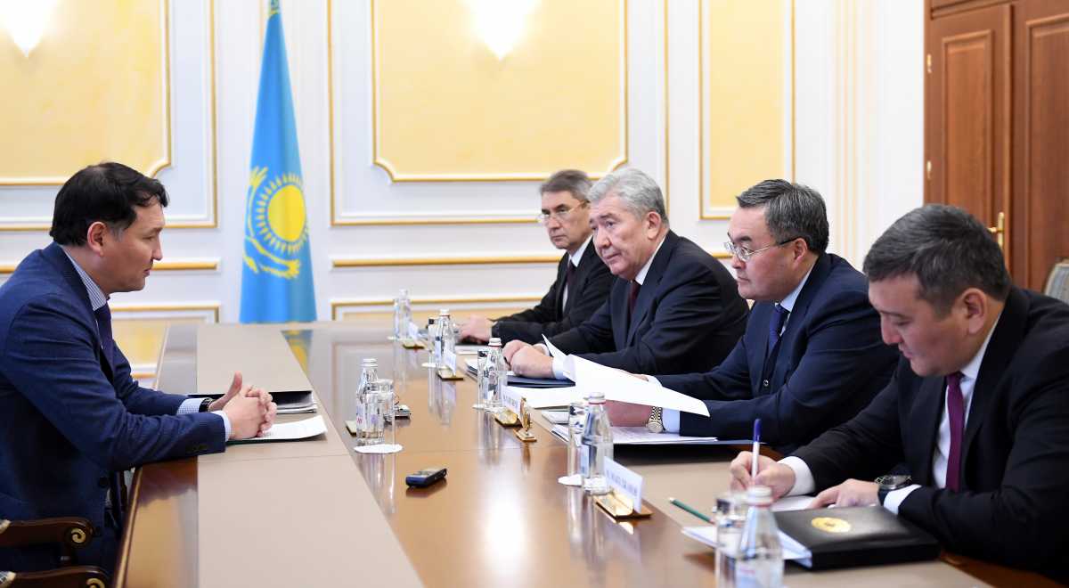 Syrtqy ister mınıstri azamattardy qabyldady