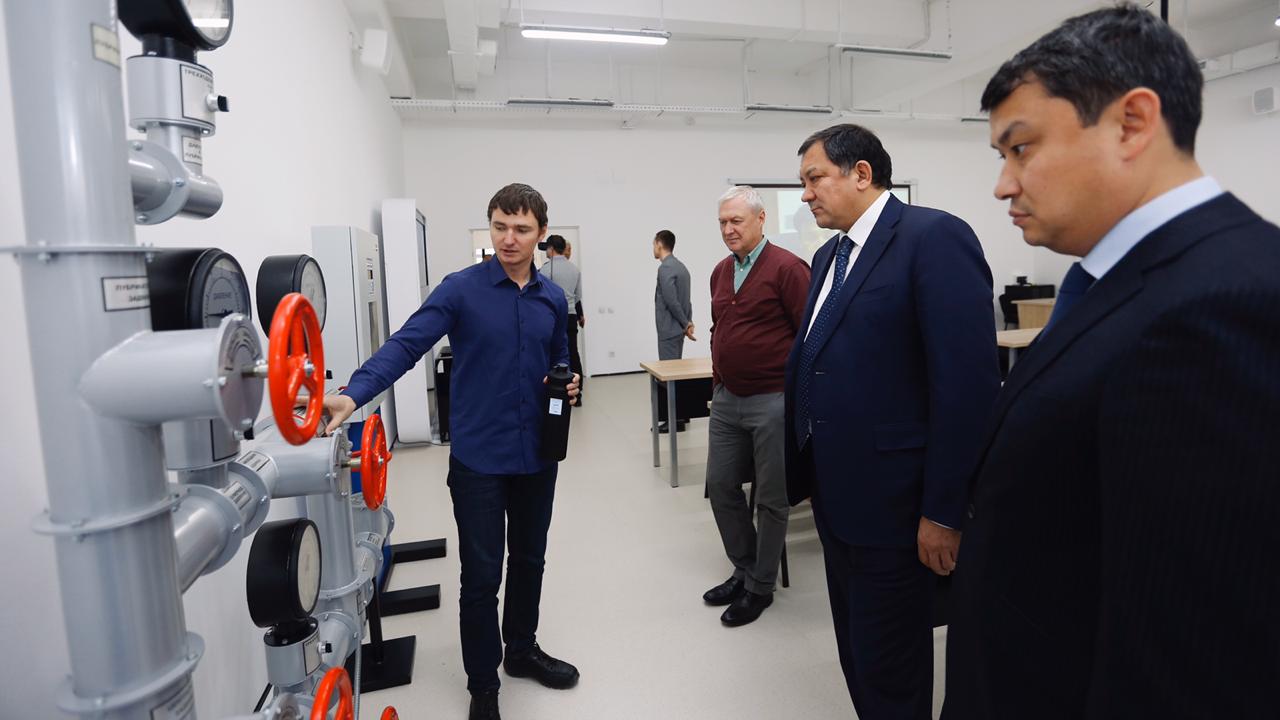 Atyraýda  munaı salasy mamandaryn daıarlaý ortalyǵyna Nurlan Balǵymbaevtyń esimi berildi