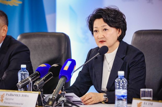 Aqtoty Raıymqulova Erjan Maksımdi quttyqtady