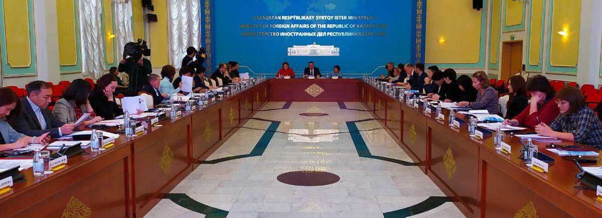 Inklıýzıvti qoǵam qalyptastyrýdyń joldary talqylandy