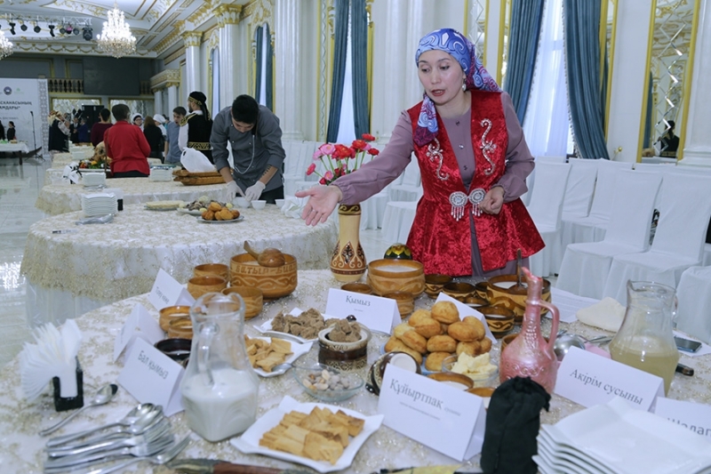 Qaraǵandyda «Qazaq asúıiniń biregeı taǵamdary» atty gastrofestıval ótti