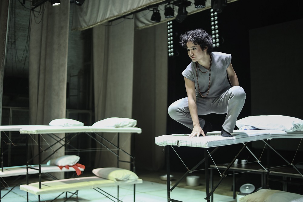 Jastar teatrynda erekshe akterler óner kórsetedi