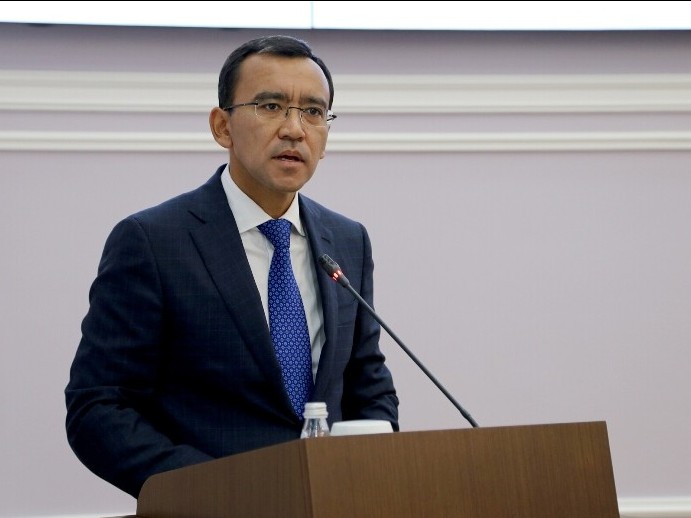 Máýlen Áshimbaev: Bul – qazaq pen qyrǵyzdyń dostyq qatynastaryn odan ári nyǵaıtýǵa baǵyttalǵan basqosý