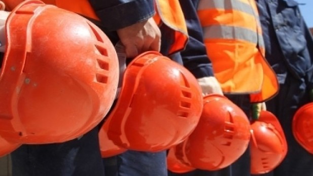 Elimizde 50 myń sheteldik mamanǵa jumys isteýge ruqsat etilgen