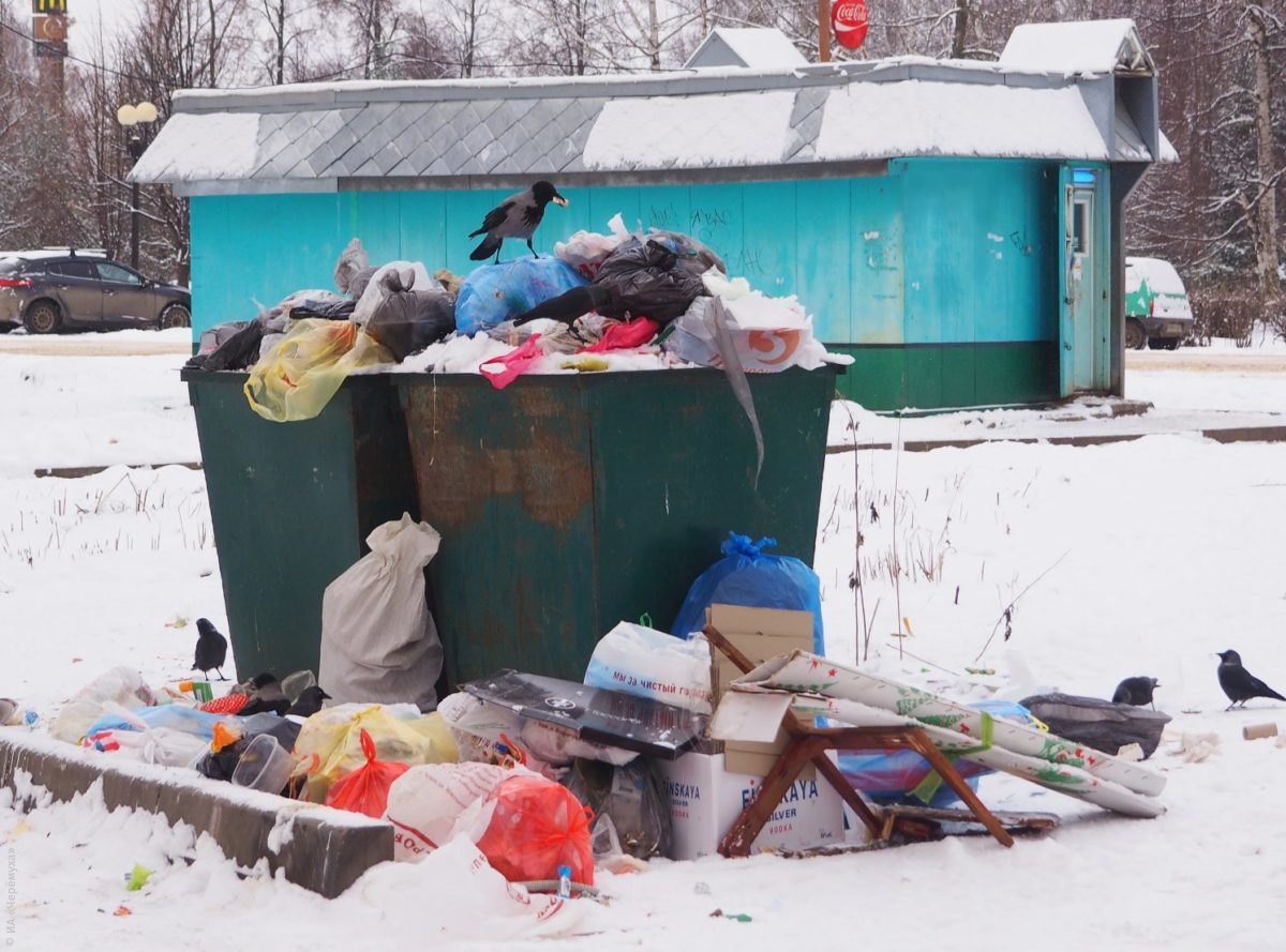 Qostanaıda qoqys jáshigine tastaǵan náresteniń anasy áli tabylǵan joq