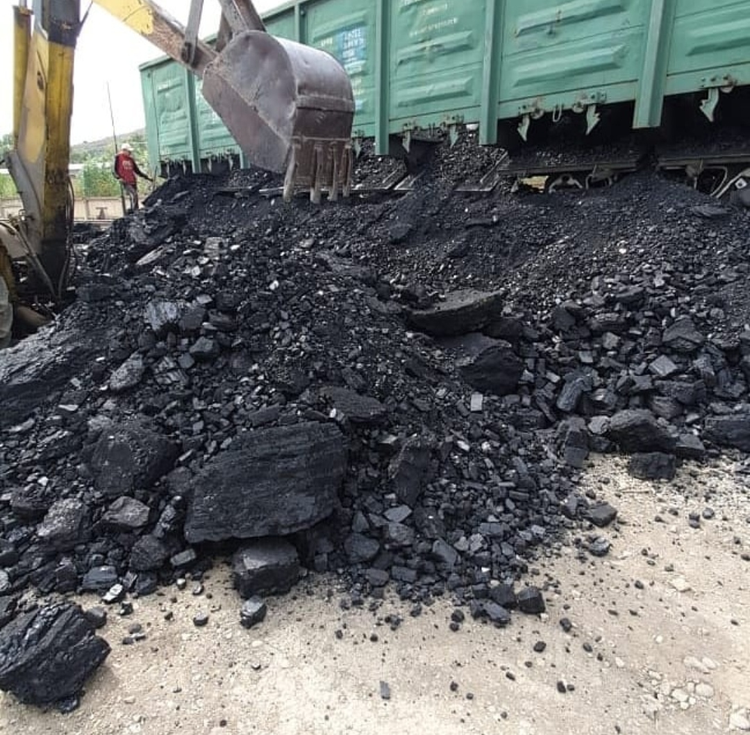 Glýbokoe aýylynda kómir bazasy jumys istep tur