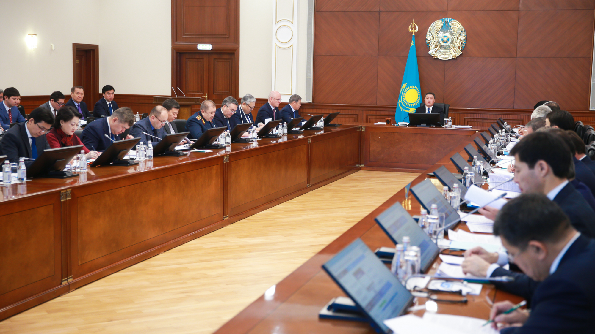 Úkimette eńbek qatynastaryn retteý máseleleri qaraldy