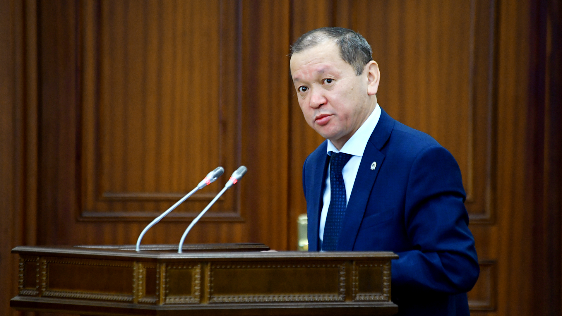 Elimizde ortasha jalaqy 182 myń teńgeni quraıdy