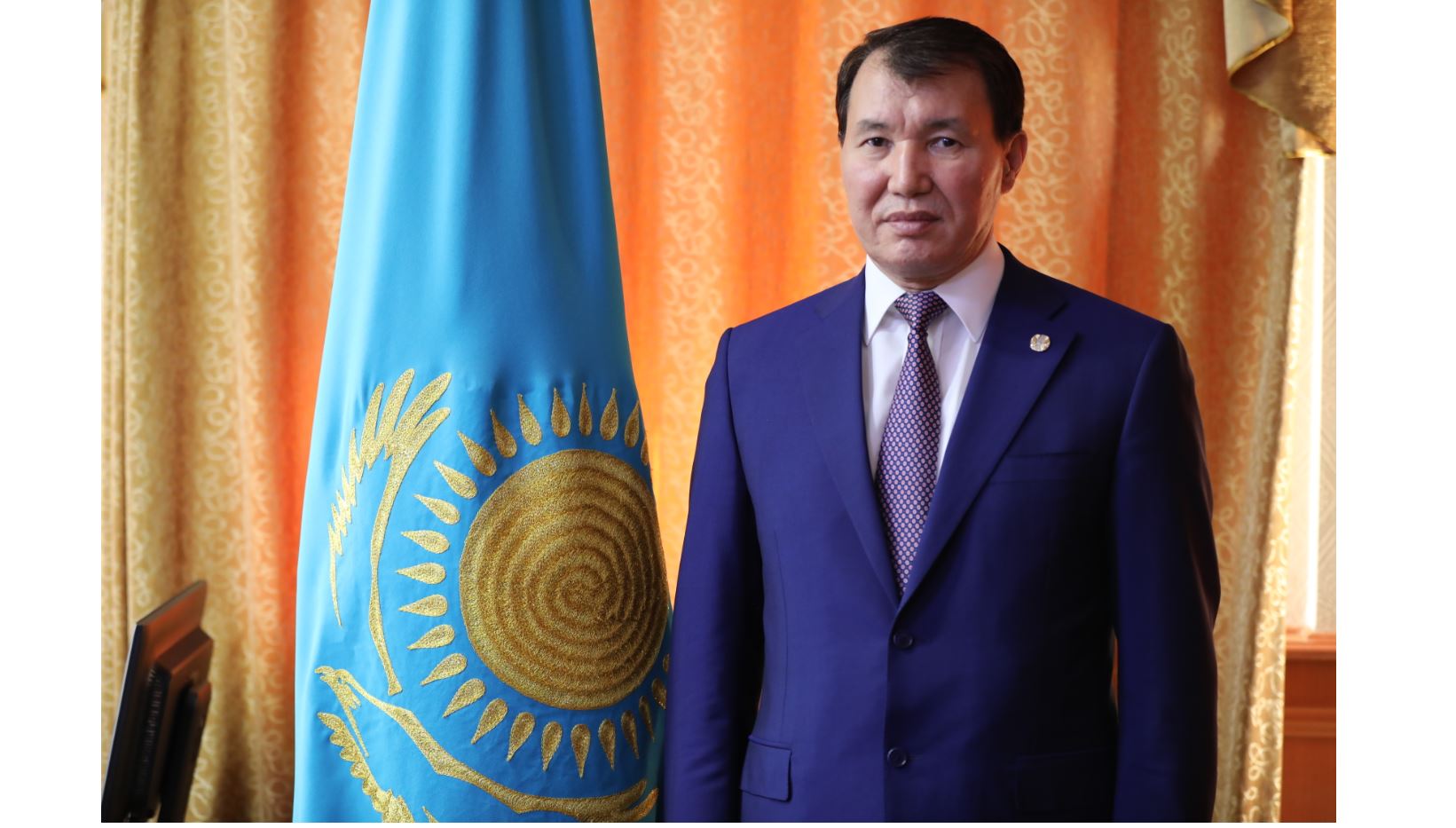 Basty ustanym –  ádildik, parasattylyq jáne senim