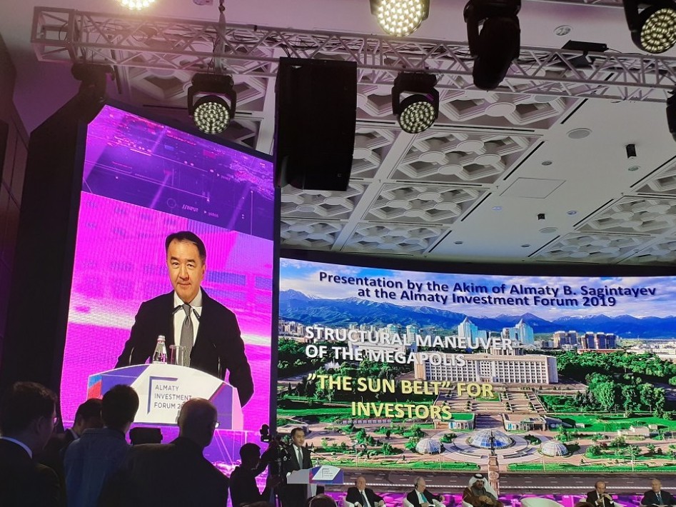 AIF - 2019: Baqytjan Saǵyntaev birqatar ekijaqty kezdesý ótkizdi