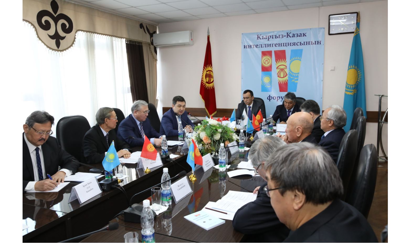 Qyrǵyz-qazaq – alashtan... (Bishkekte qazaq-qyrǵyz zııalylarynyń IV forýmy ótti)