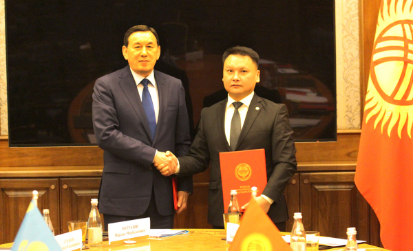 Yntymaqtastyq josparyna qol qoıdy