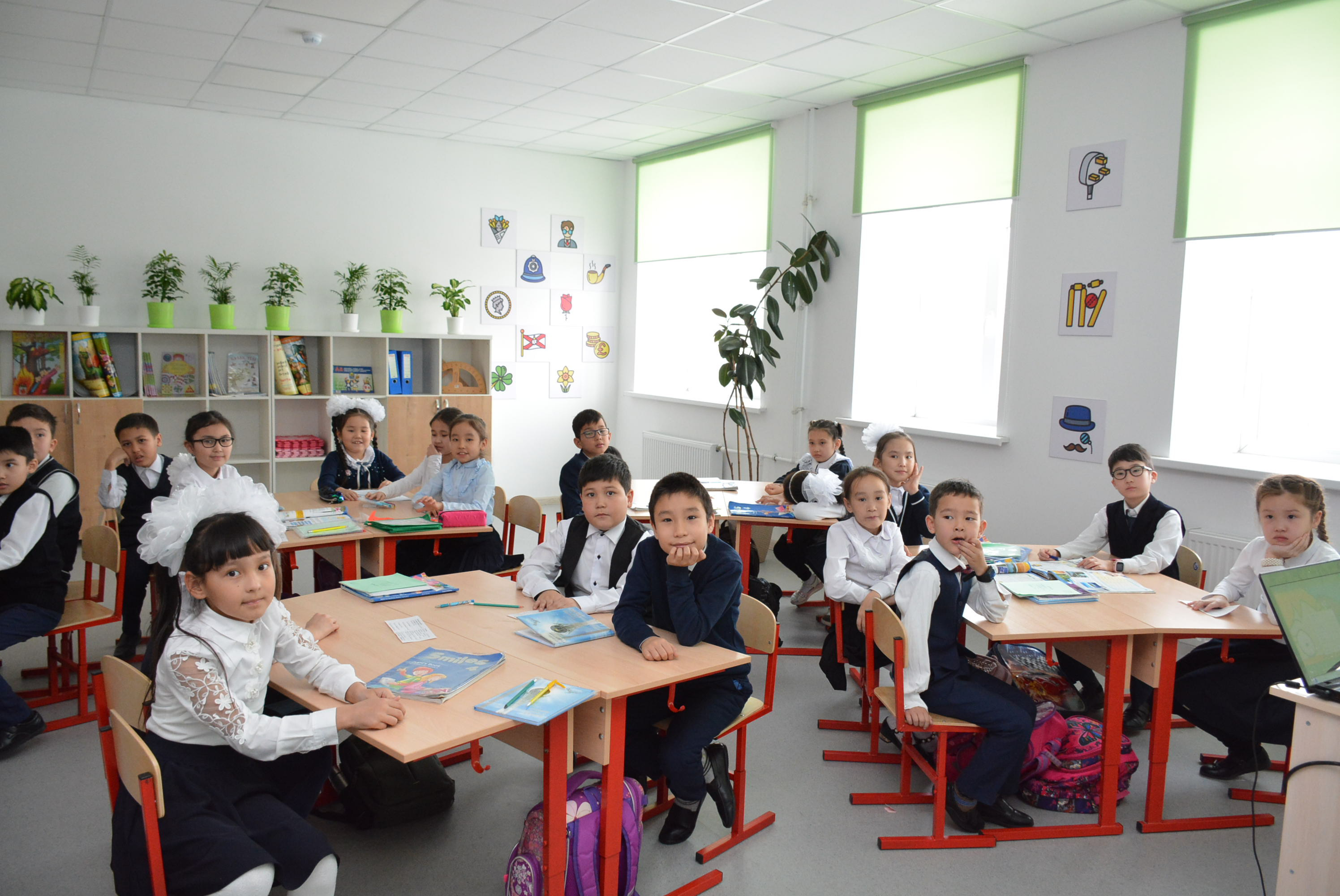 О́ńirdegi ónegeli is