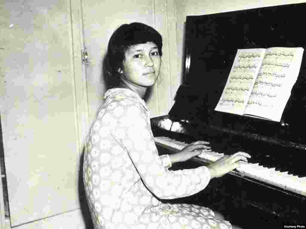 Oqýshylar «Jeltoqsan» qaharmany Lázzat Asanovanyń anasymen kezdesti