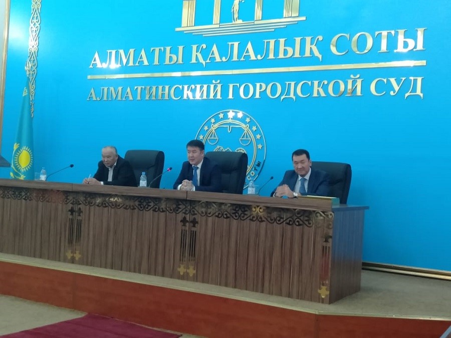 Almatyda úzdik detektıv shyǵarma ıeleri marapattaldy