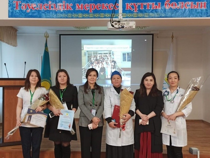 Táýelsizdik kúni qarsańynda Almatydaǵy balalar dárigerleri marapattaldy