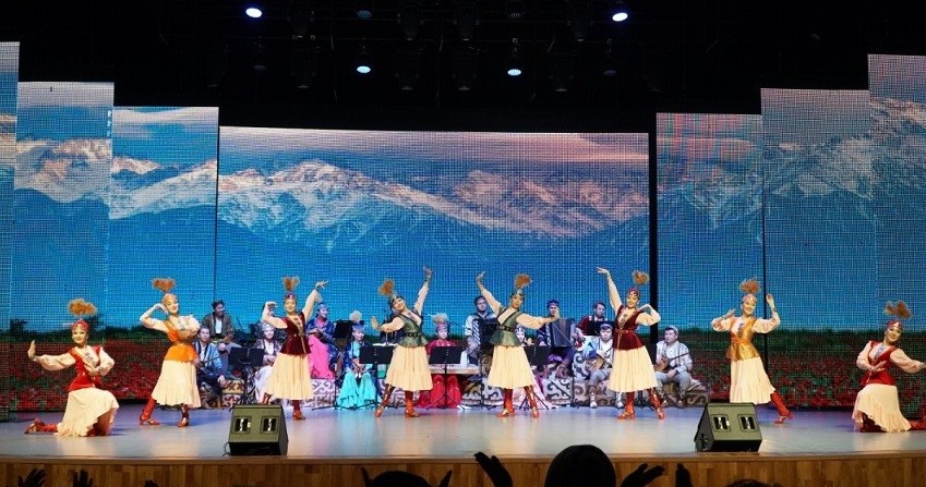 Táýelsizdik kúnine oraı kúı tartylyp, jyr marjany tógildi