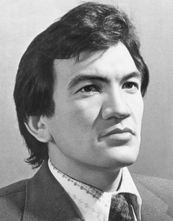 Túrkitanýshy ǵalym Asqar Egeýbaevtyń úıine eskertkish taqta ornatyldy