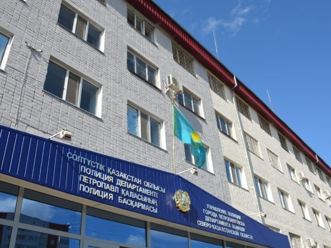 Qyzyljar polıseıleri Táýelsizdik kúnin ónerlerimen qarsy aldy