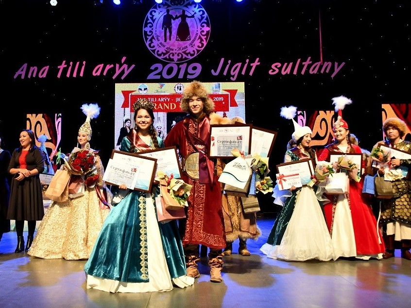 Almatydaǵy «Ana tili» arýy» – «Jigit sultany» baıqaýynda tanysqan jastar úılenedi