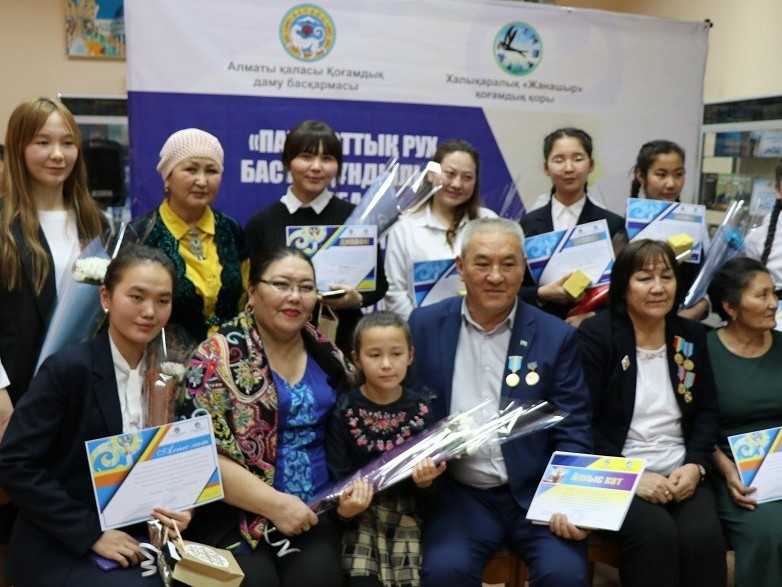 Almatyda jeltoqsanshy qyzdardyń qurmetine shyǵarmashylyq kesh ótti