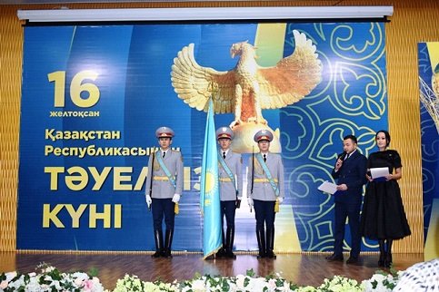 Almatynyń barlyq aýdanynda Táýelsizdik merekesi toılandy