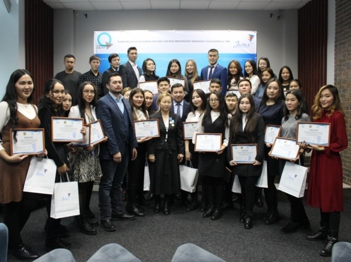 Qaraǵandyda 27 túlek jas memlekettik qyzmetshi mektebin bitirdi