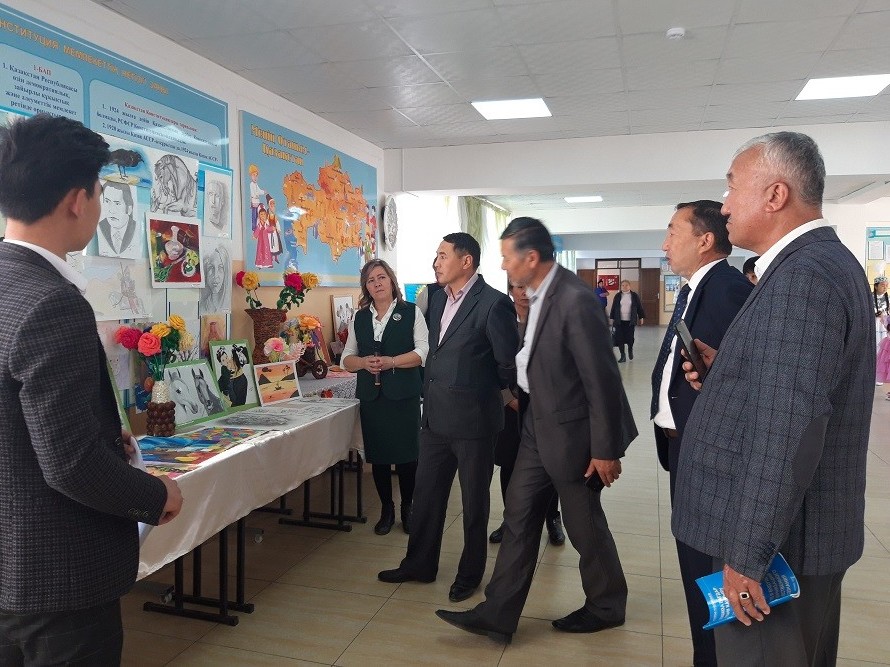 Almaty jastary «Uly dala óneri» atty jıyrmadan asa kórme ótkizdi