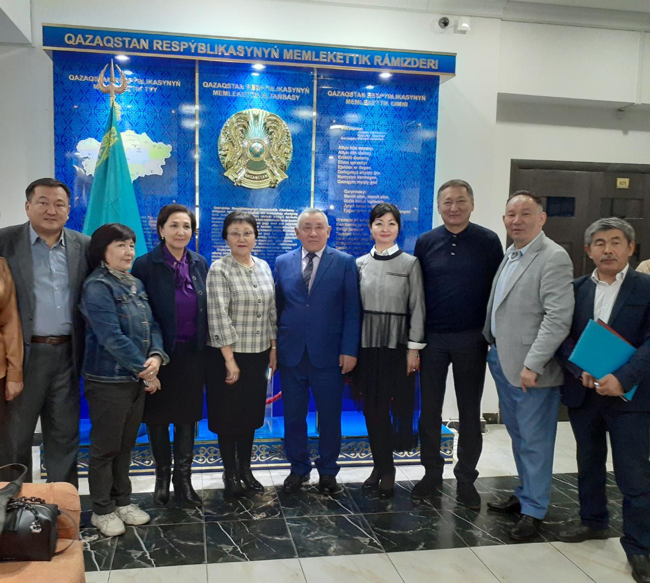 Bilikti mamandar tájirıbesin arttyrý memorandýmyna qol qoıdy