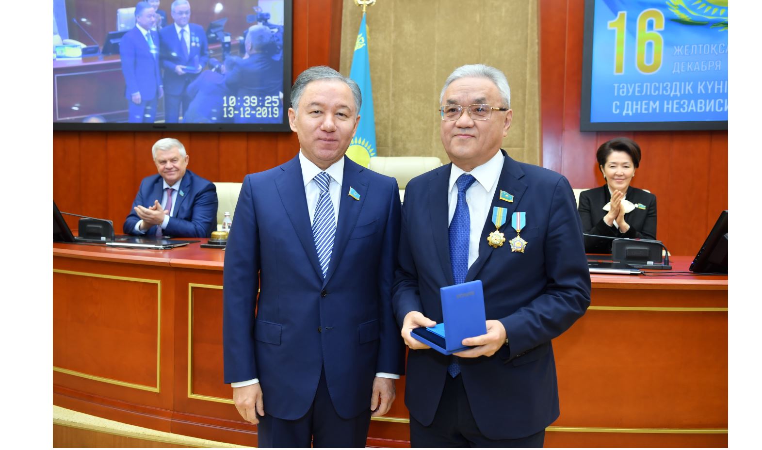 Eńbegimen erekshelengenderge laıyqty qurmet