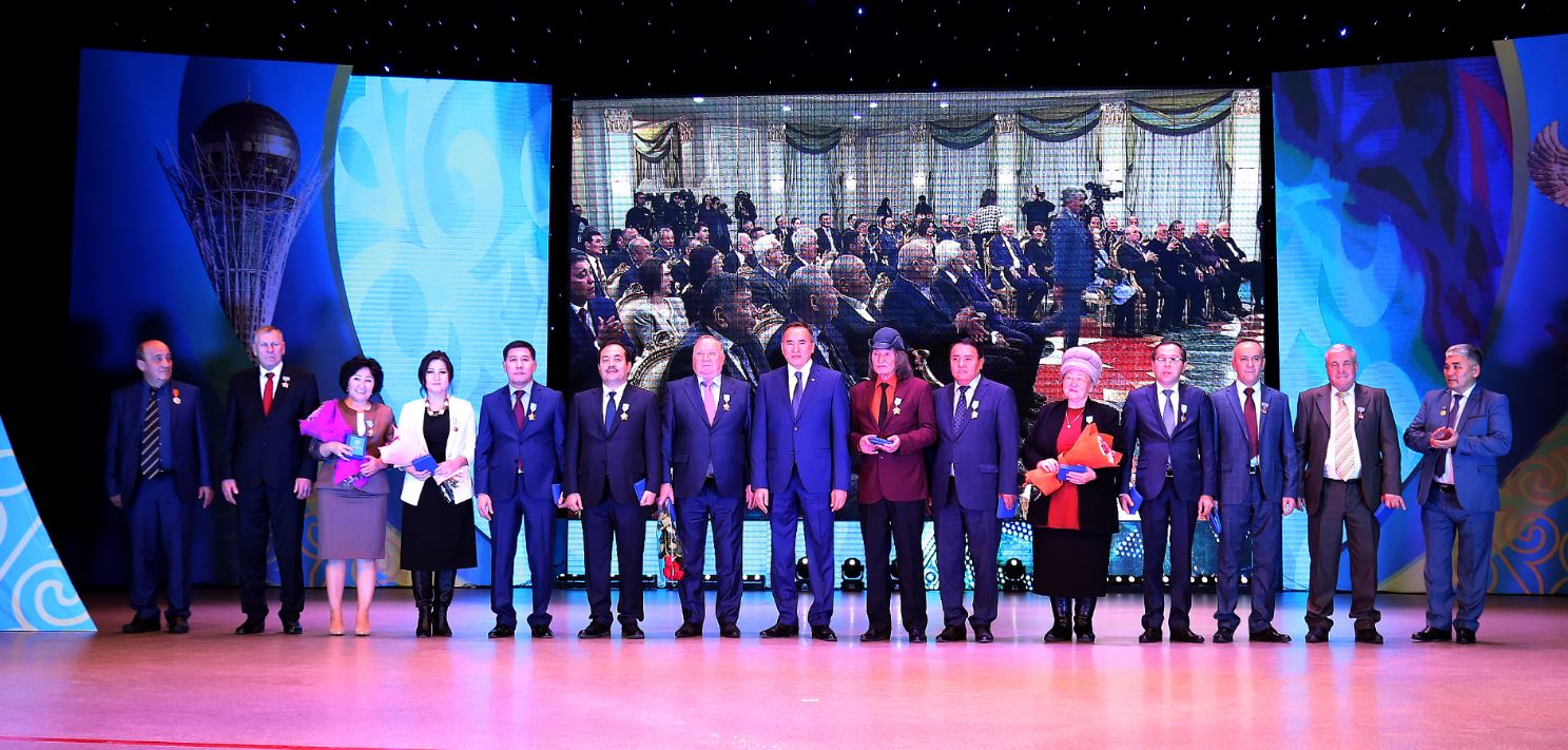 Áýlıeatalyq azamattar marapattaldy