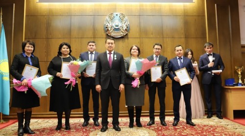 Qarjy mınıstrligi táýelsizdik kúnin atap ótti