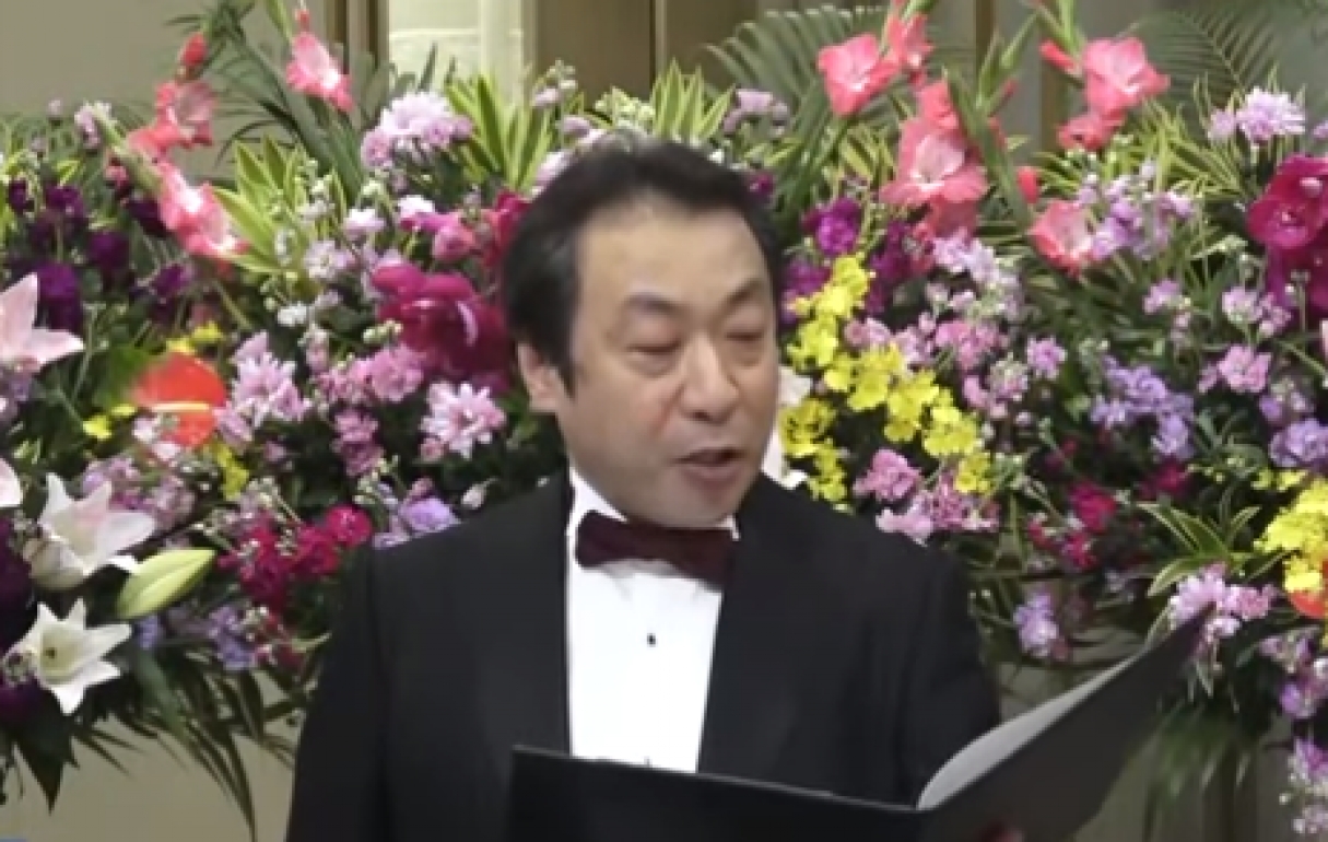 Akoa Sataoshı qazaqtyń ánuranyn oryndady