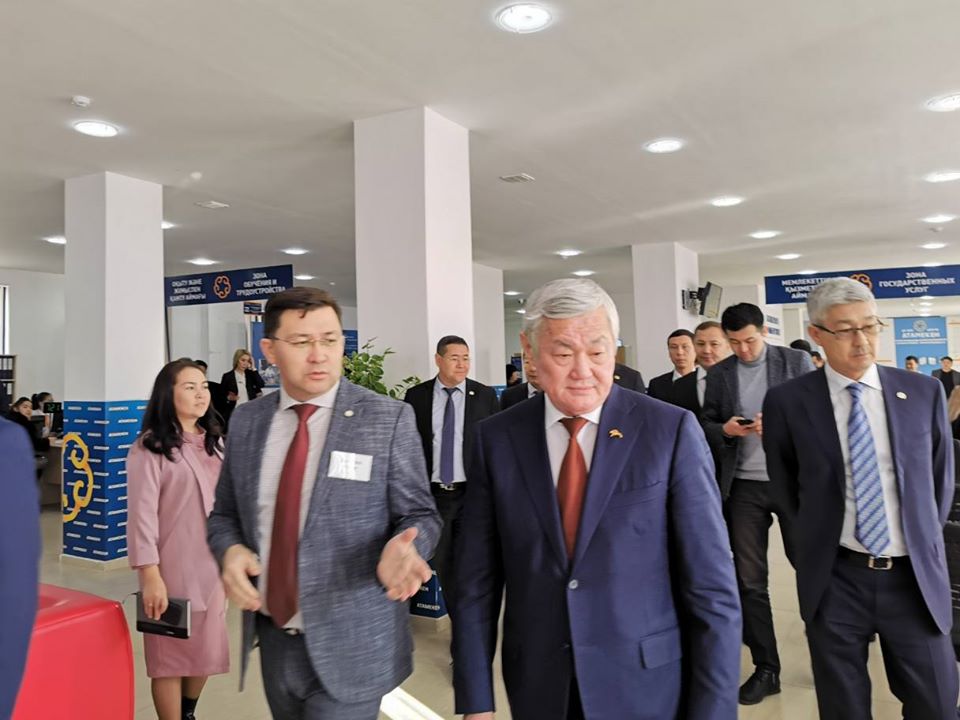 B.Saparbaev Aqtaý qalasynyń turǵyndarymen kezdesti