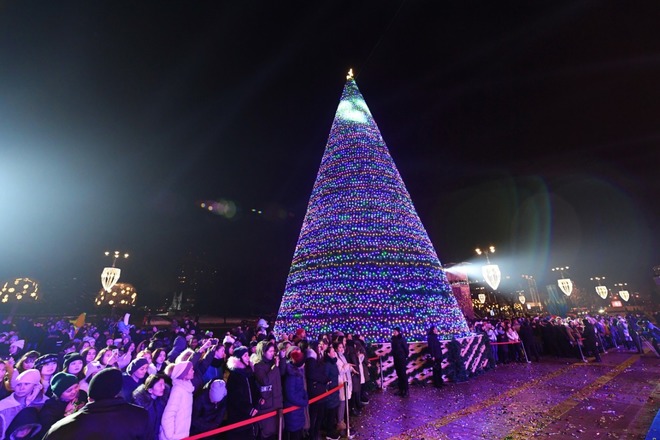 Almatyda shyrsha ornatyldy