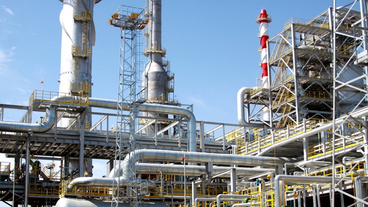 Megapolıstegi munaı óńdeý zaýyty eýropalyq standartqa saı ónim shyǵarýda