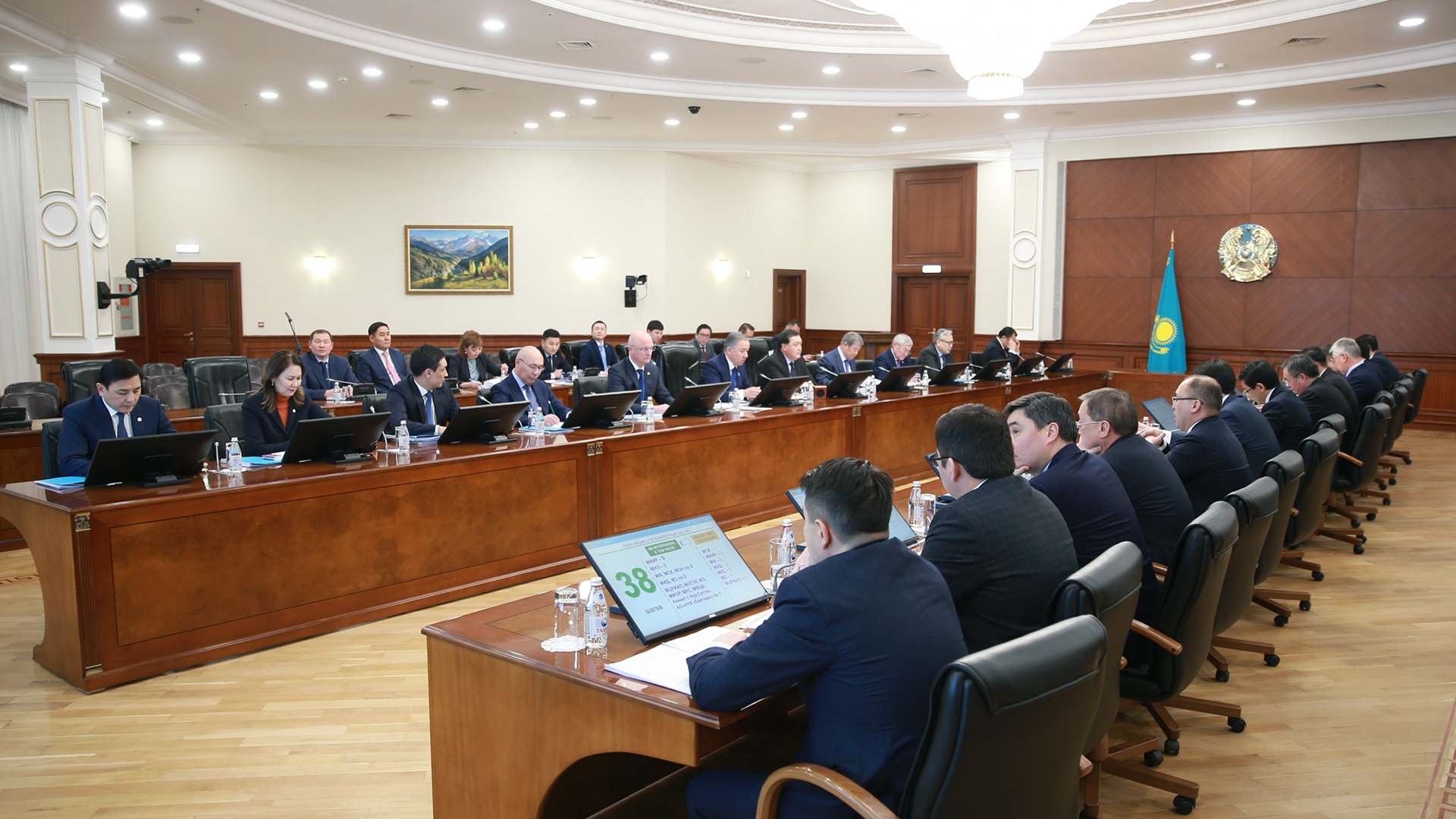 «100 naqty qadam» Ult josparyn iske asyrýdyń aralyq qorytyndylary qaraldy