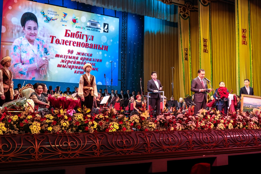 Almatyda Bıbigúl Tólegenovanyń mereıtoıyna arnalǵan kesh ótti