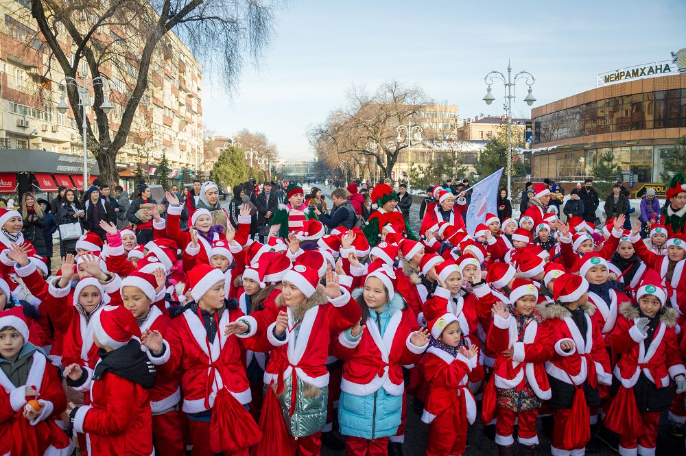 Almatyda alǵash ret Aıaz balalardyń sherýi ótti