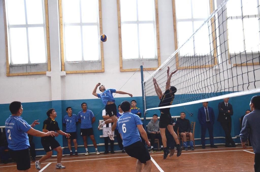 Barmaq batyrdyń qurmetine voleıboldan týrnır ótti