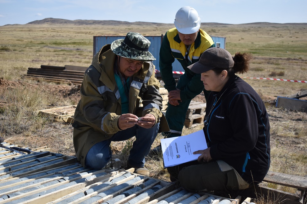 Jer qoınaýyn kimder ıgerip júr?