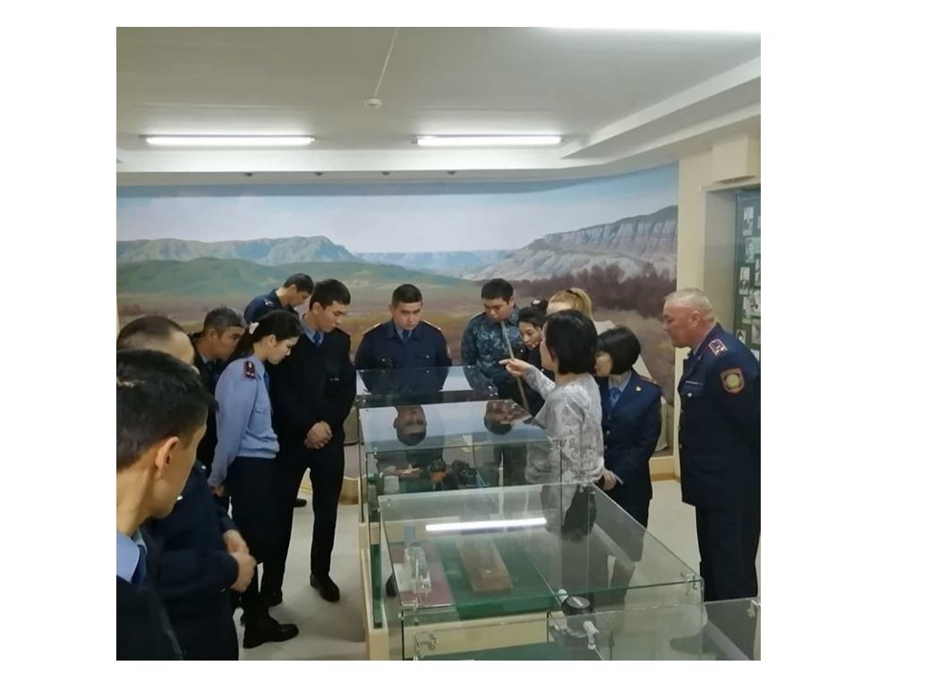 Polıseıler mýzeılerge saıahat jasady