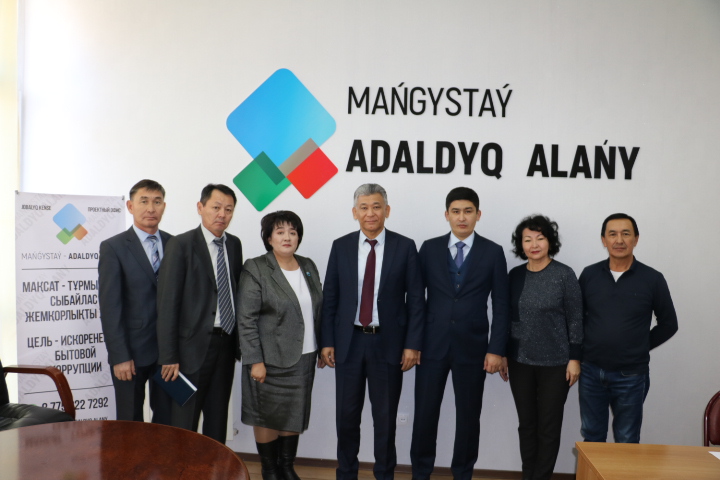 Ekologtar jáne janýarlar álemin qorǵaýshylar turǵyndarmen kezdesti