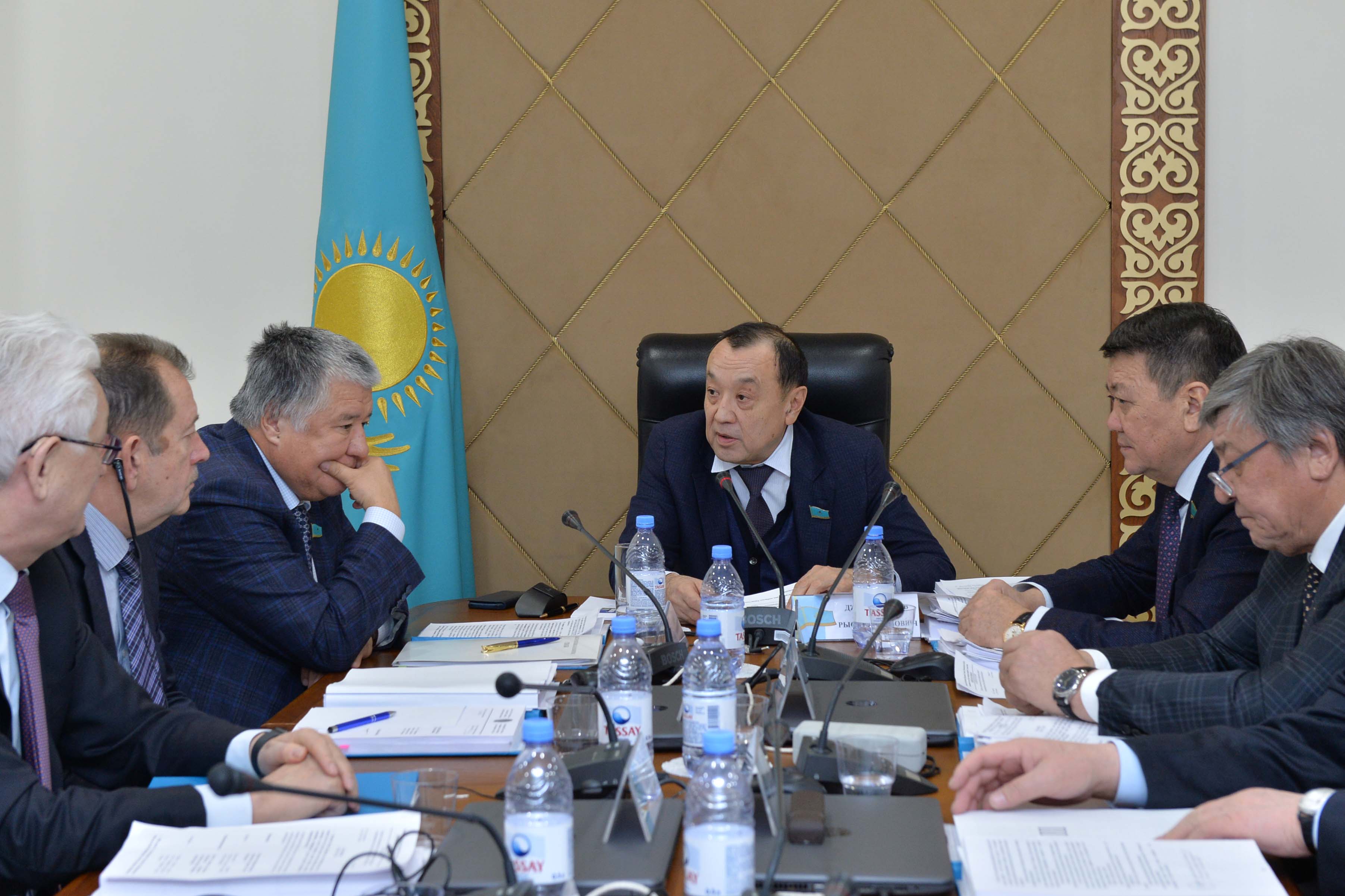 Májiliste birqatar zań jobasy talqylandy