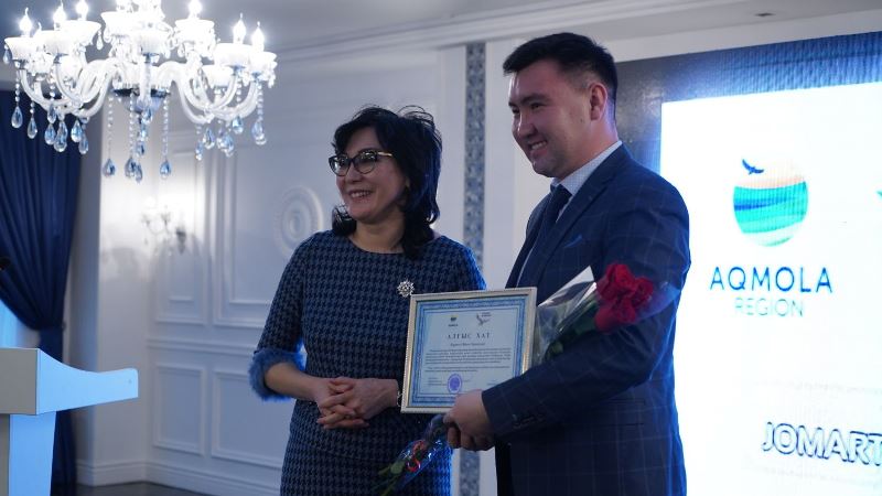 Aqmolada jomart kásipkerler marapattaldy