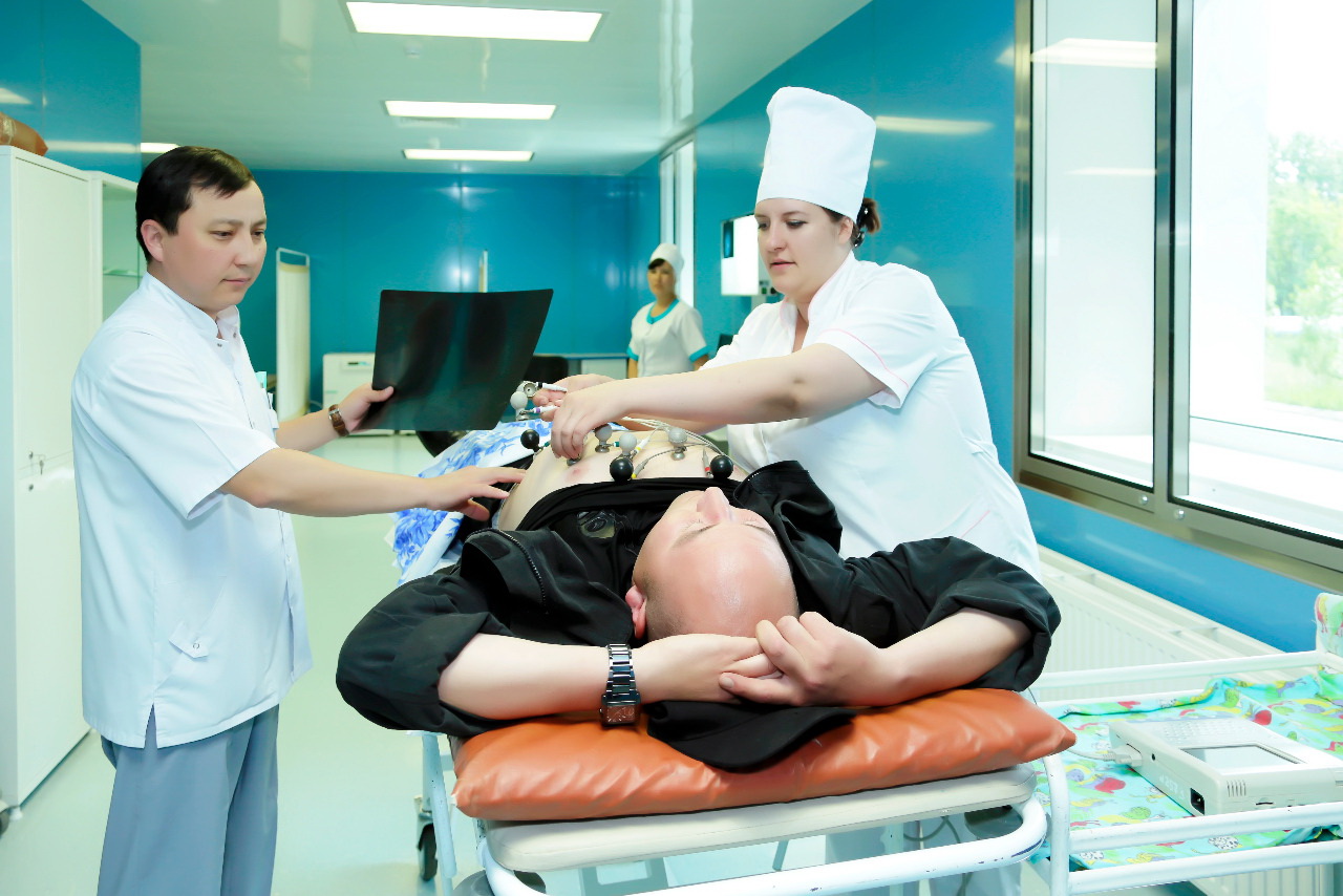 Stasıonarlyq kómek – keshendi kómek