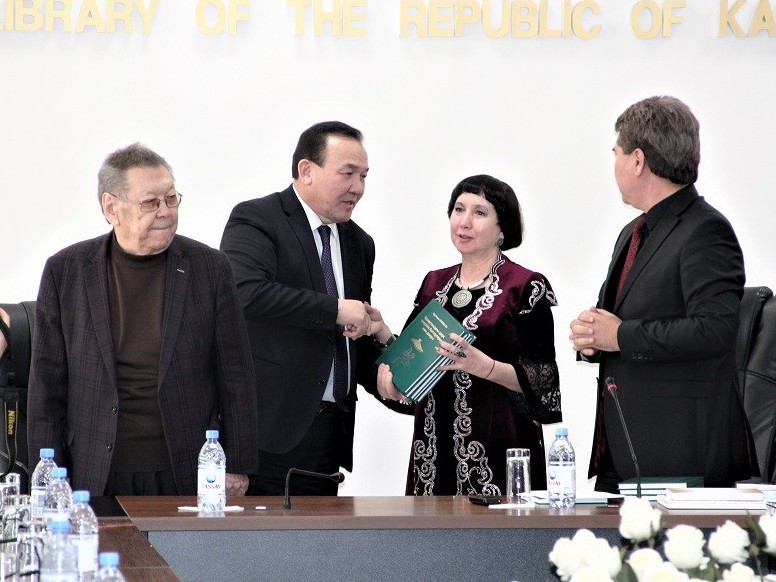 Qazaq tilindegi alǵashqy «Qazaqstandaǵy sırk óneriniń bastaýlary men damýy» kitaby shyqty